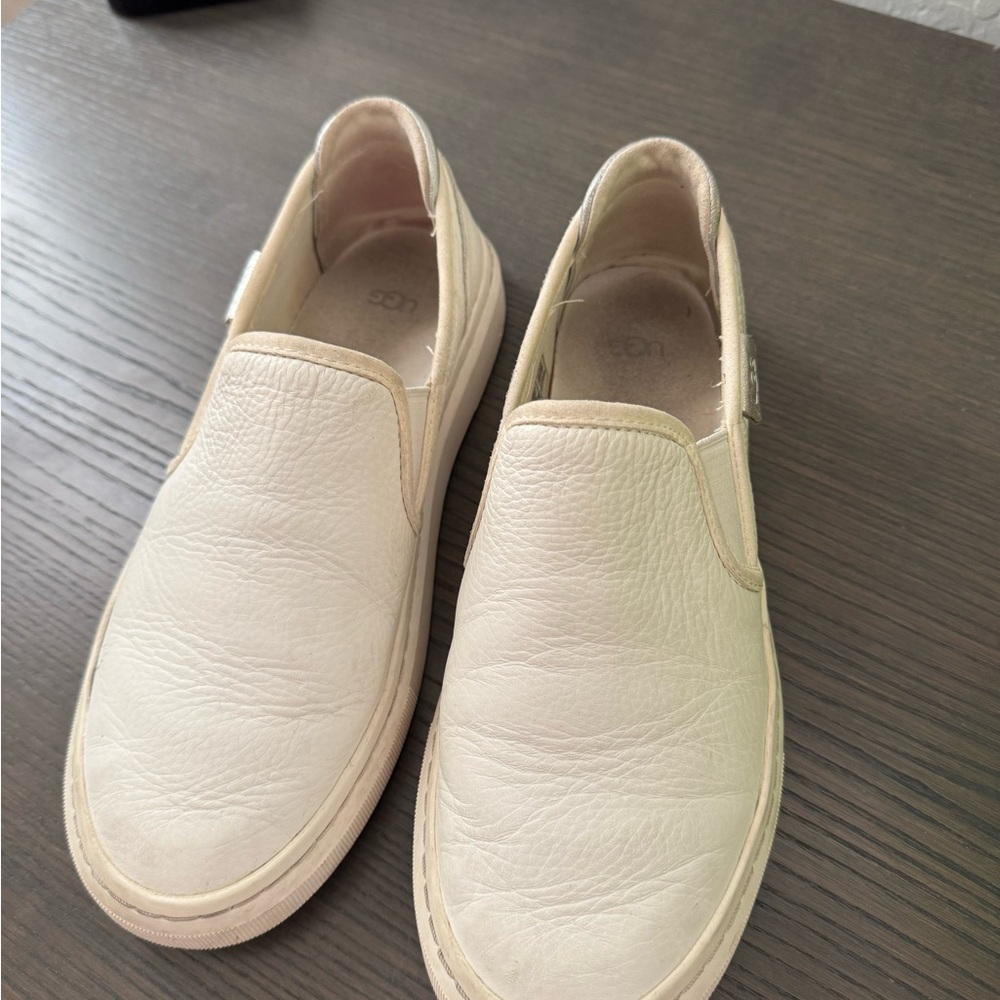 UGG leather Off-White Slip-On